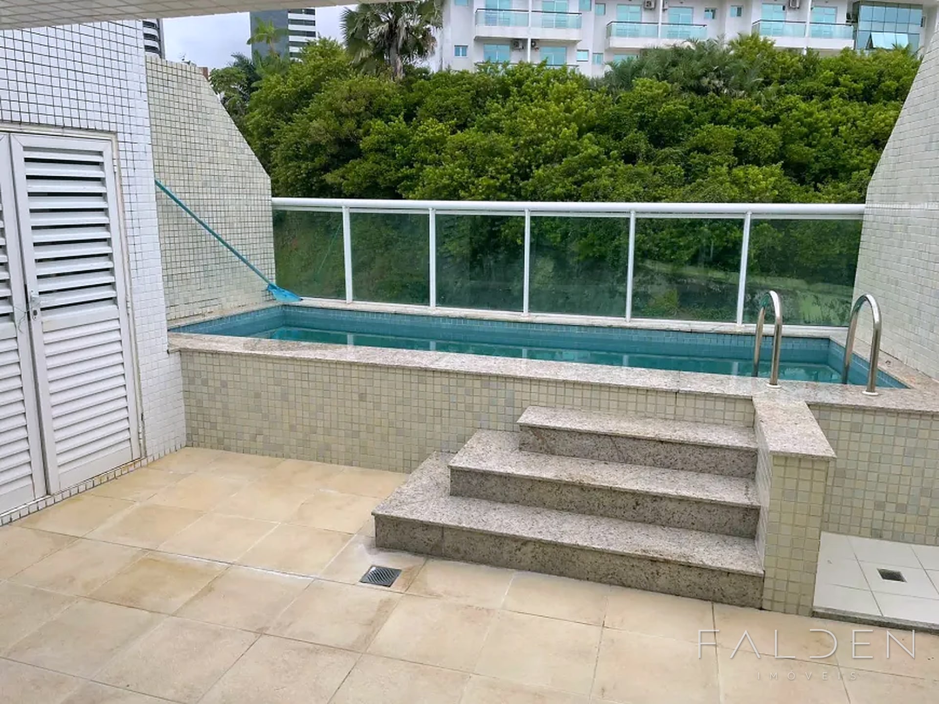 Cobertura no Costa España com piscina privativa, 142 m² e 3 vagas em Ondina