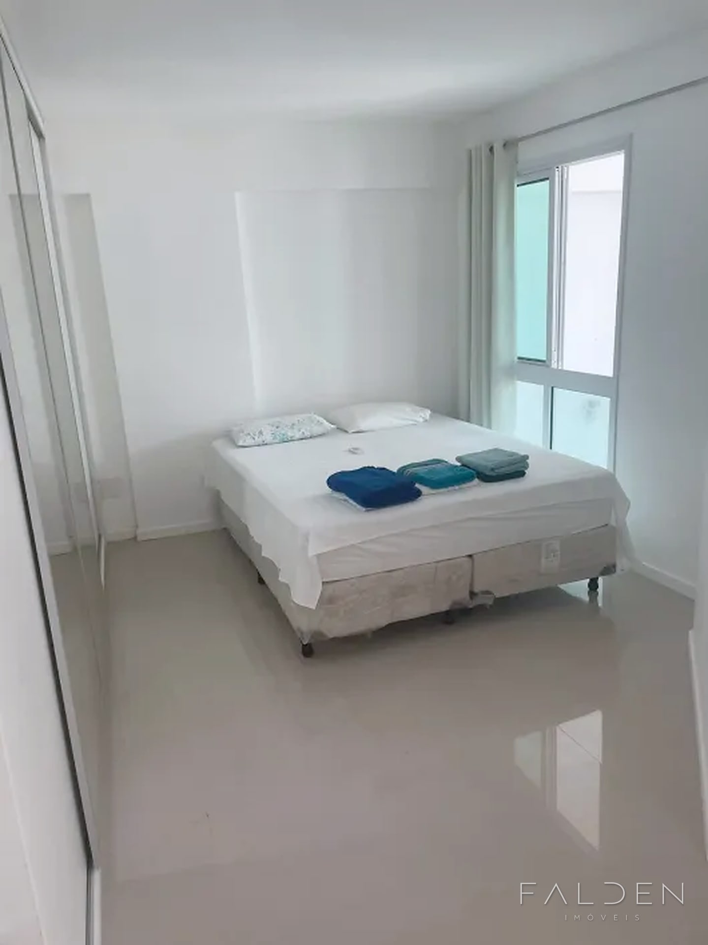 Cobertura no Costa España com piscina privativa, 142 m² e 3 vagas em Ondina