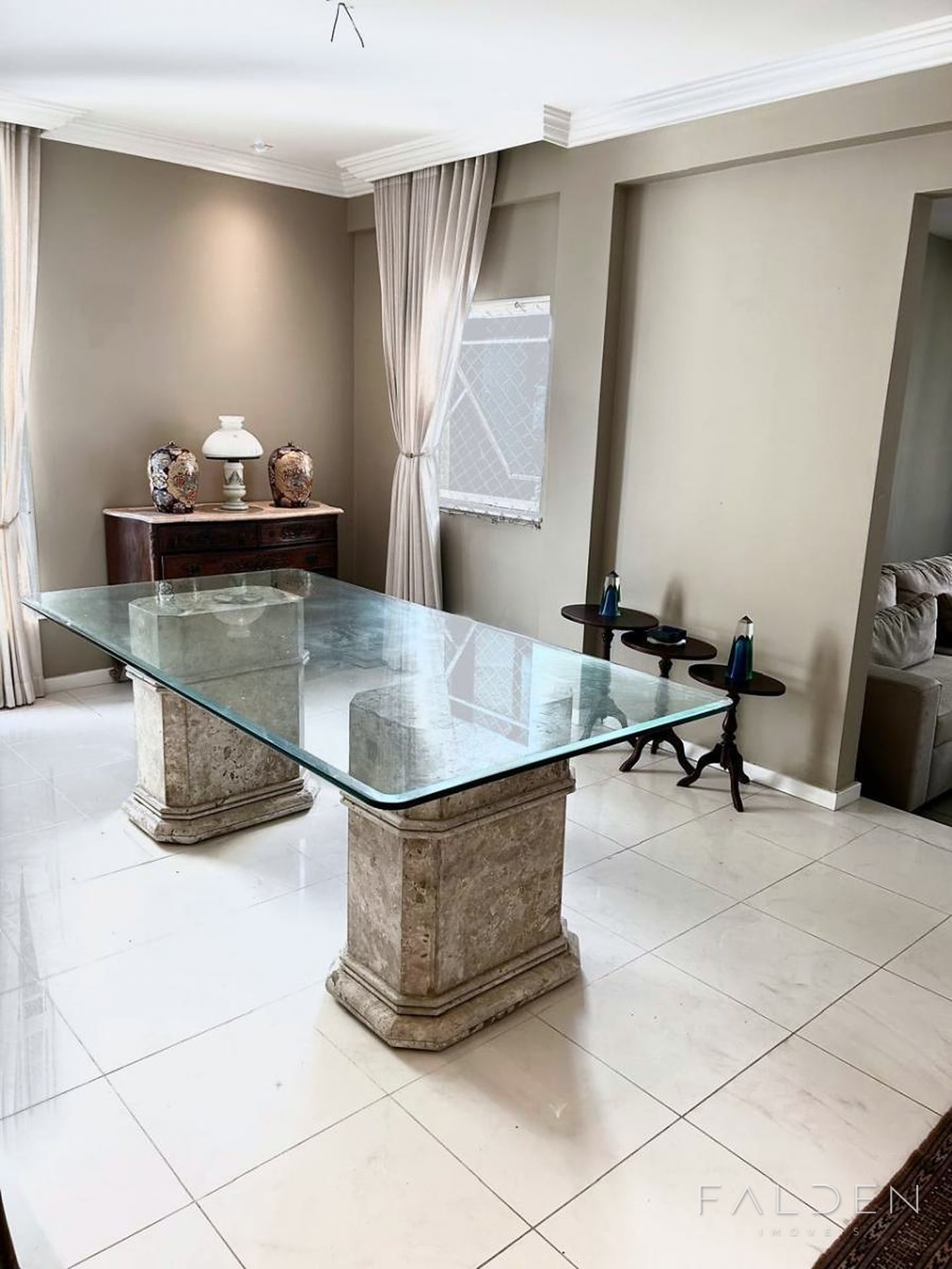 Apartamento reformado na Graça com 187 m², 4 quartos e 3 suítes — um por andar